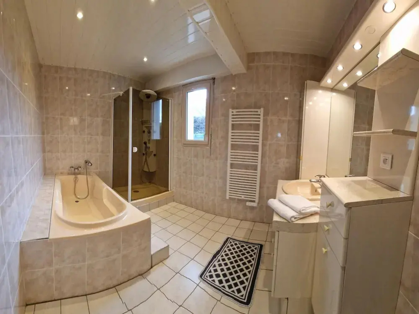 Beautiful Family Holiday Home in Diben, Plougasnou