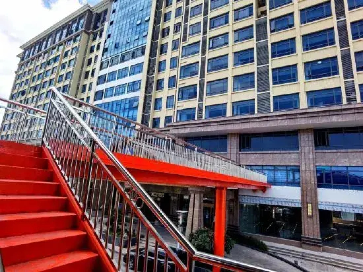 Royal Hot Spring Theme Inn