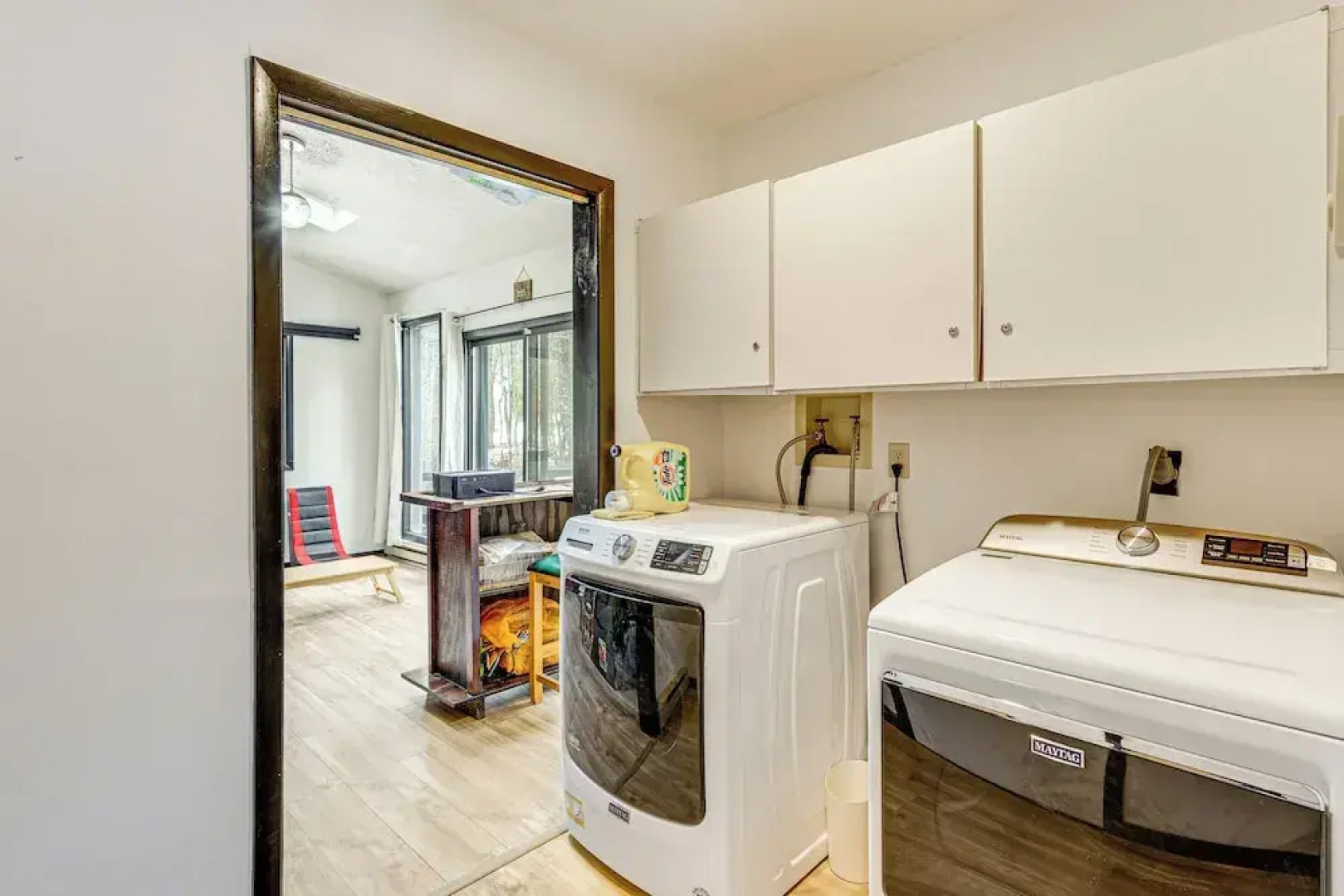 Hot Tub & Game Room: Long Pond Getaway!