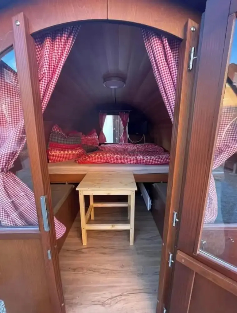 Schlafen im Weinfass