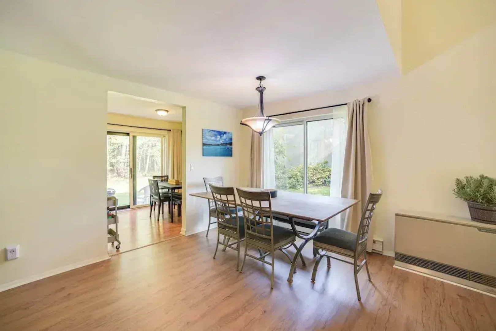 9 Mi to Saratoga Racetrack: Townhome w/ Bicycles!