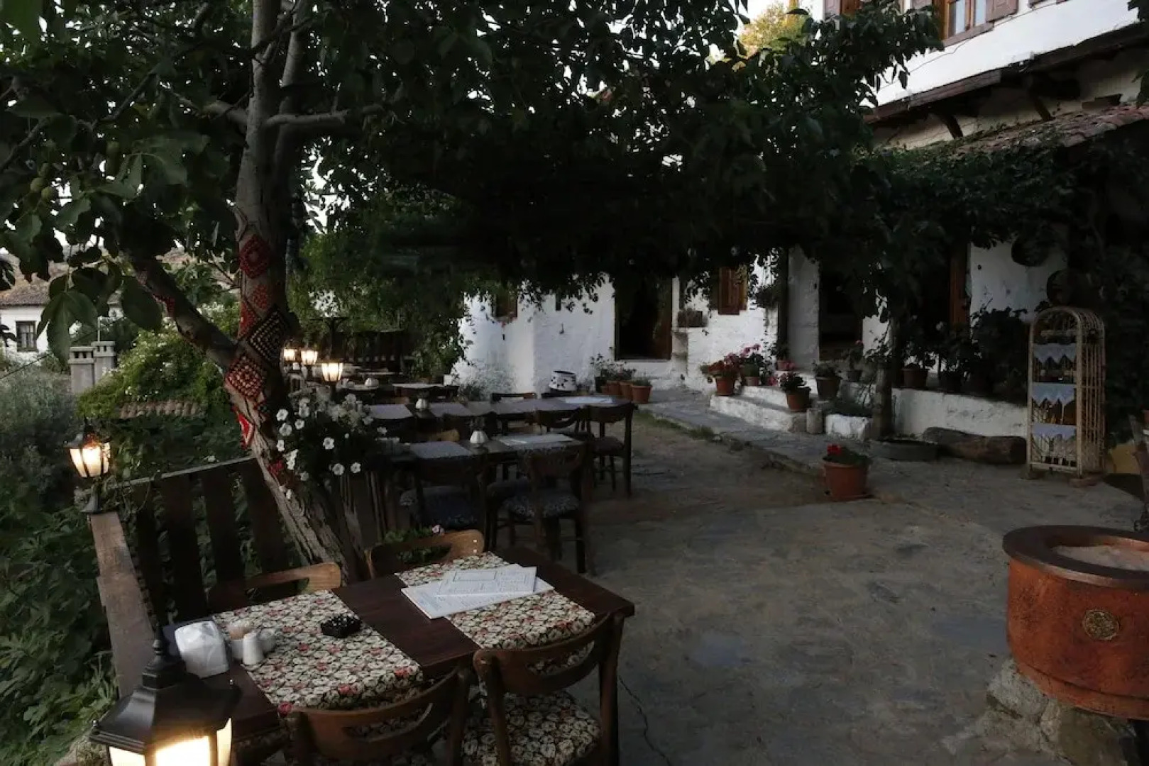 Shiraz Hotel & Restaurant