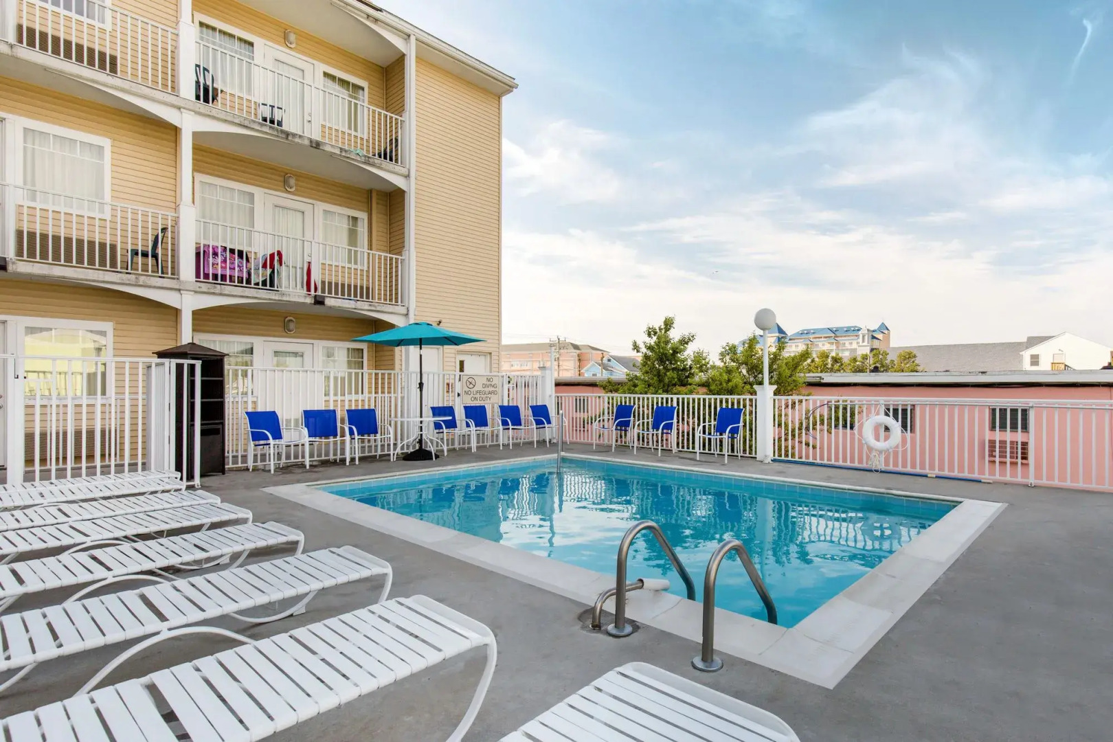 Gateway Hotel & Suites, an Ascend Collection Hotel