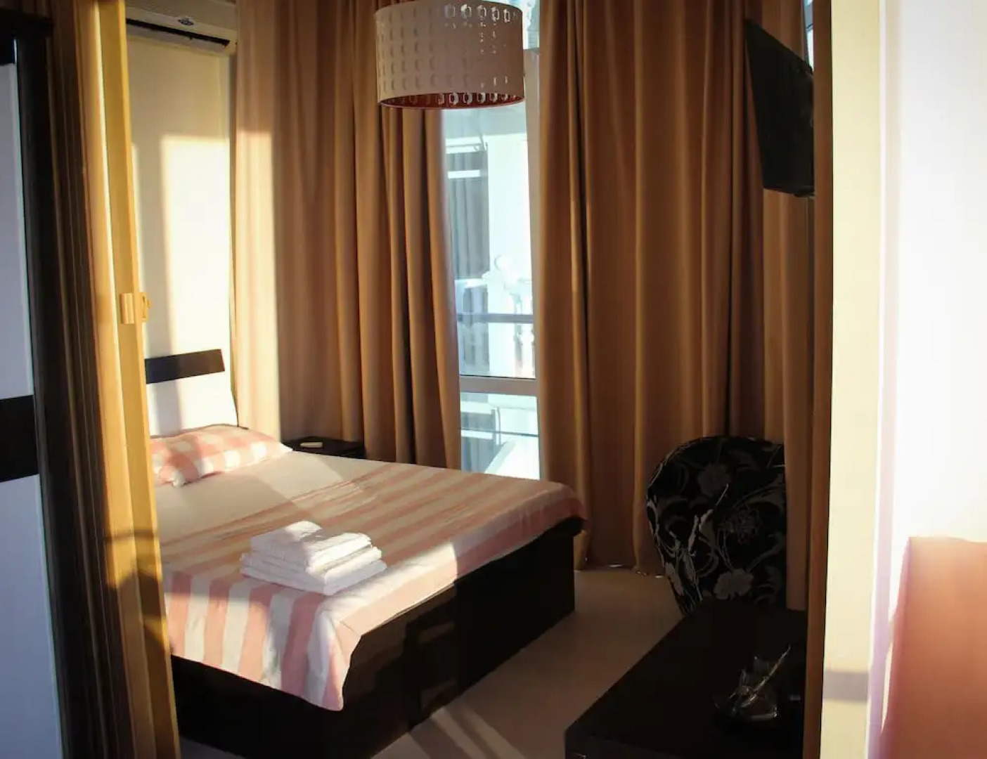 Отель Laza Hall