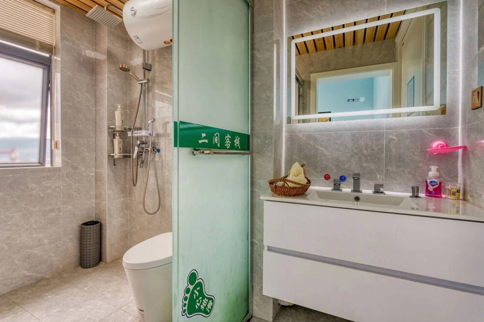 Tengchong Two Suite Guesthouse