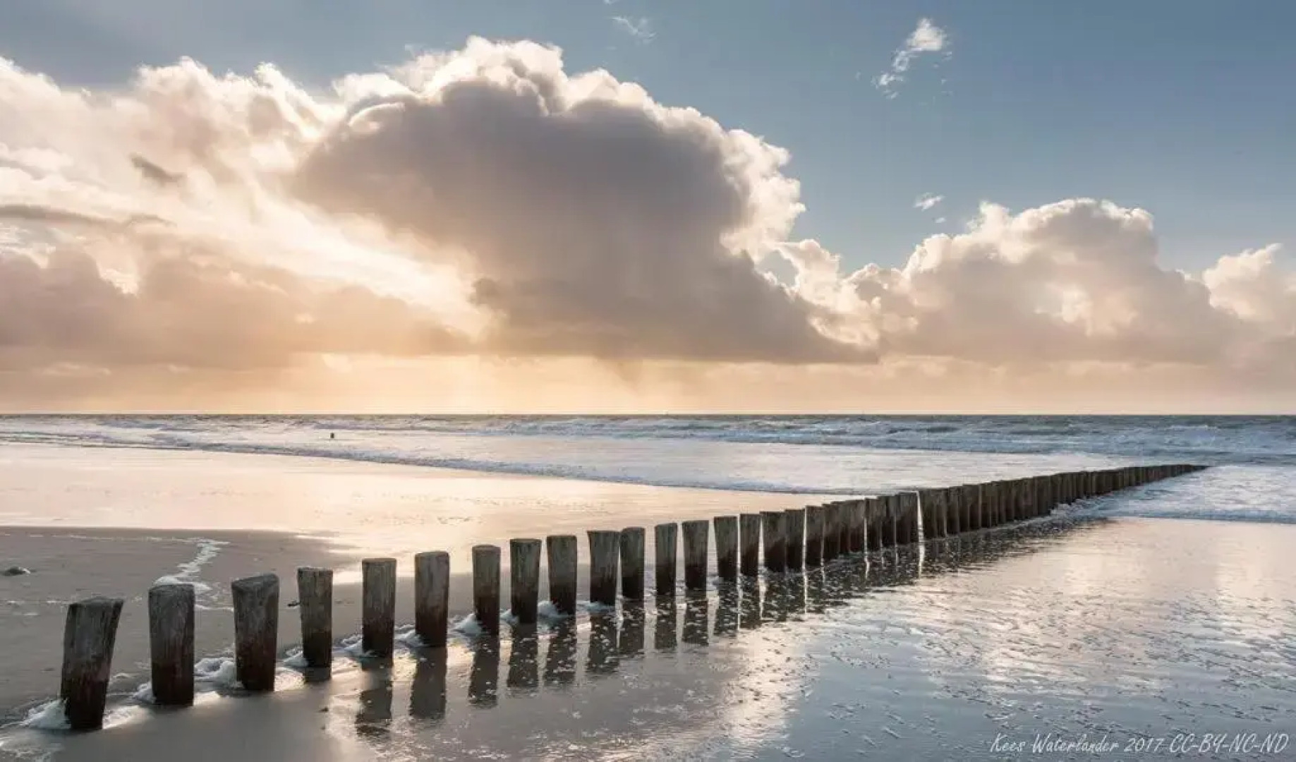 Appartementen STRANDHUYS en DE VUURTOREN - Resort Amelander Kaap met Terras en Gratis Verwarmd Binnen ZWEMBAD