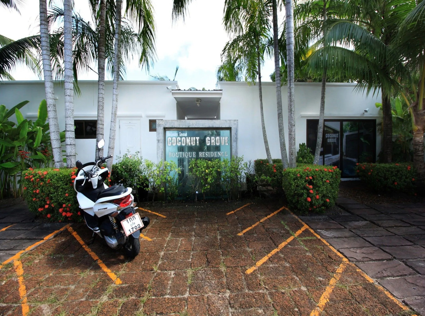 Coconut Grove Boutique Hotel