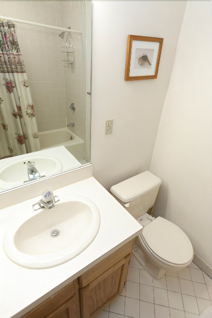 69 Middlecott - 2 Bedroom Condo