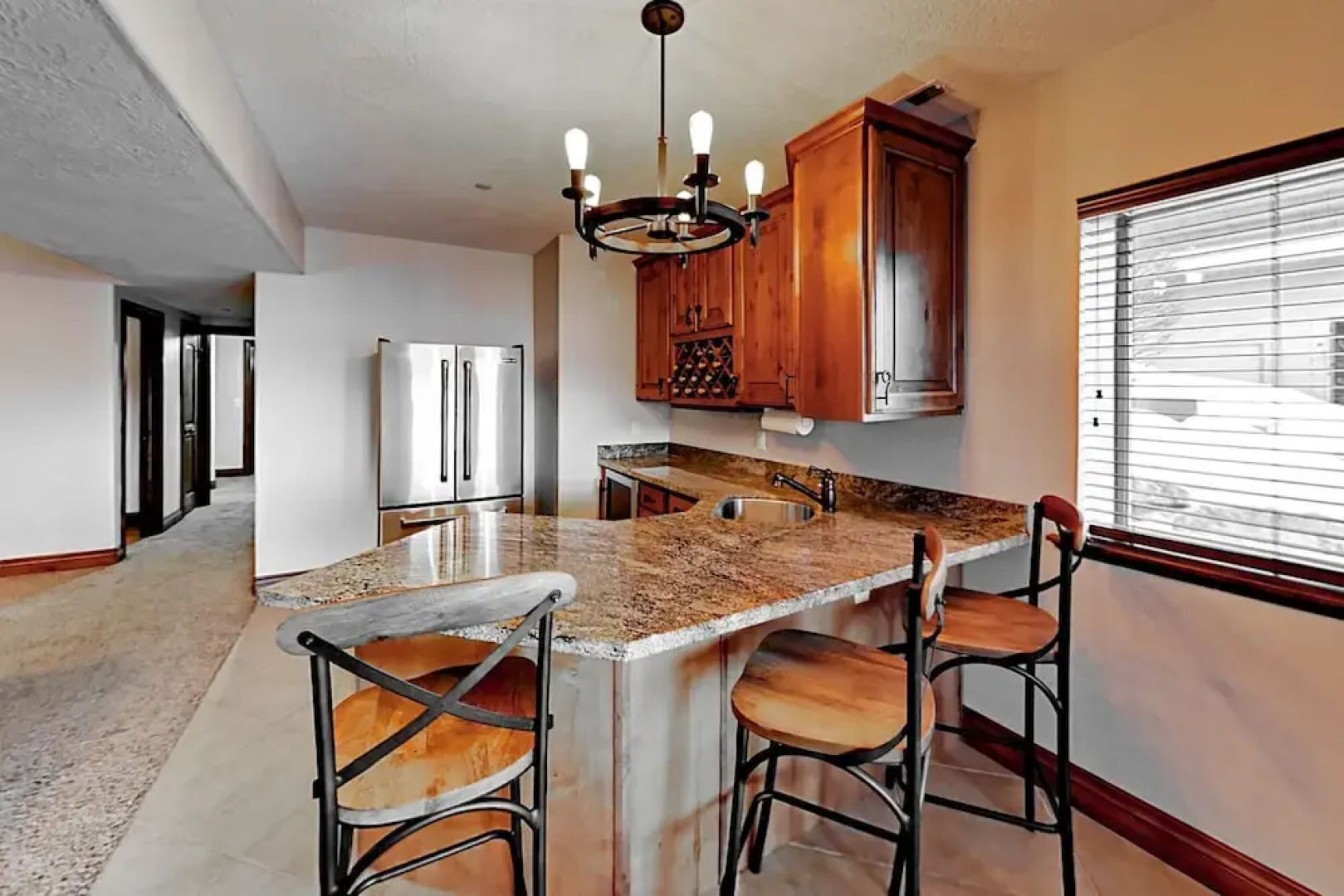 Big Townhome W/ Hot Tub, Views, 3 Living Rooms 5 Bedroom Townhouse