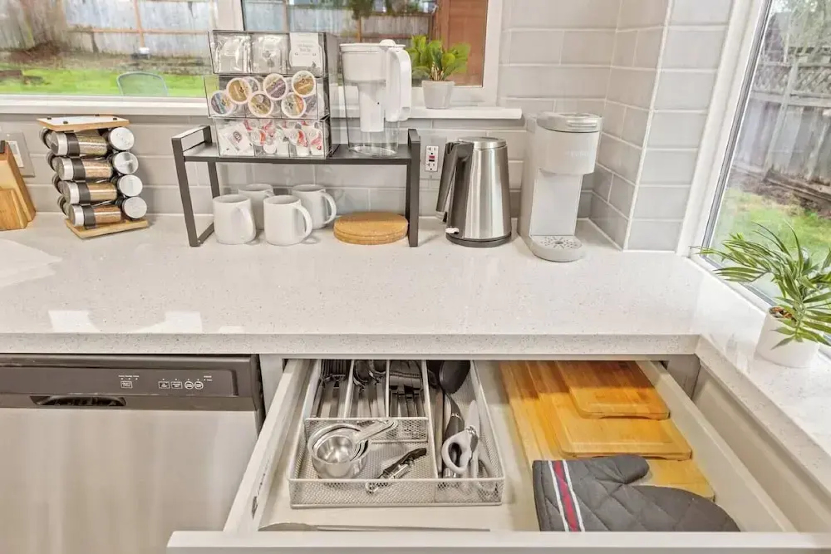 Lakeview Home in Renton, Walk to Beach, AC, Fenced