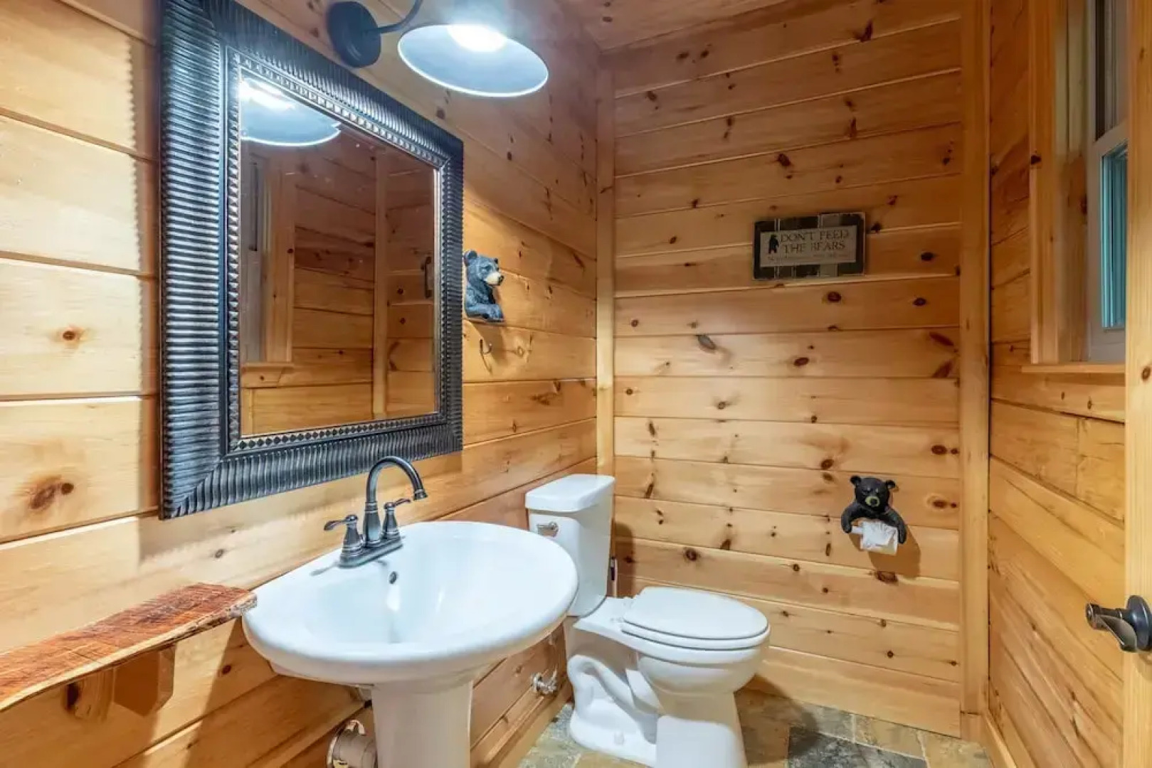 Luxury 4200 Sqft Log Cabin on 50 Acres Sleeps 16