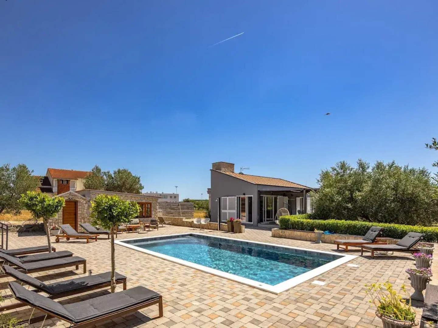 Modern Countryside Villa Near the Sea, Private Swimming Pool, Lovely Guesthouse