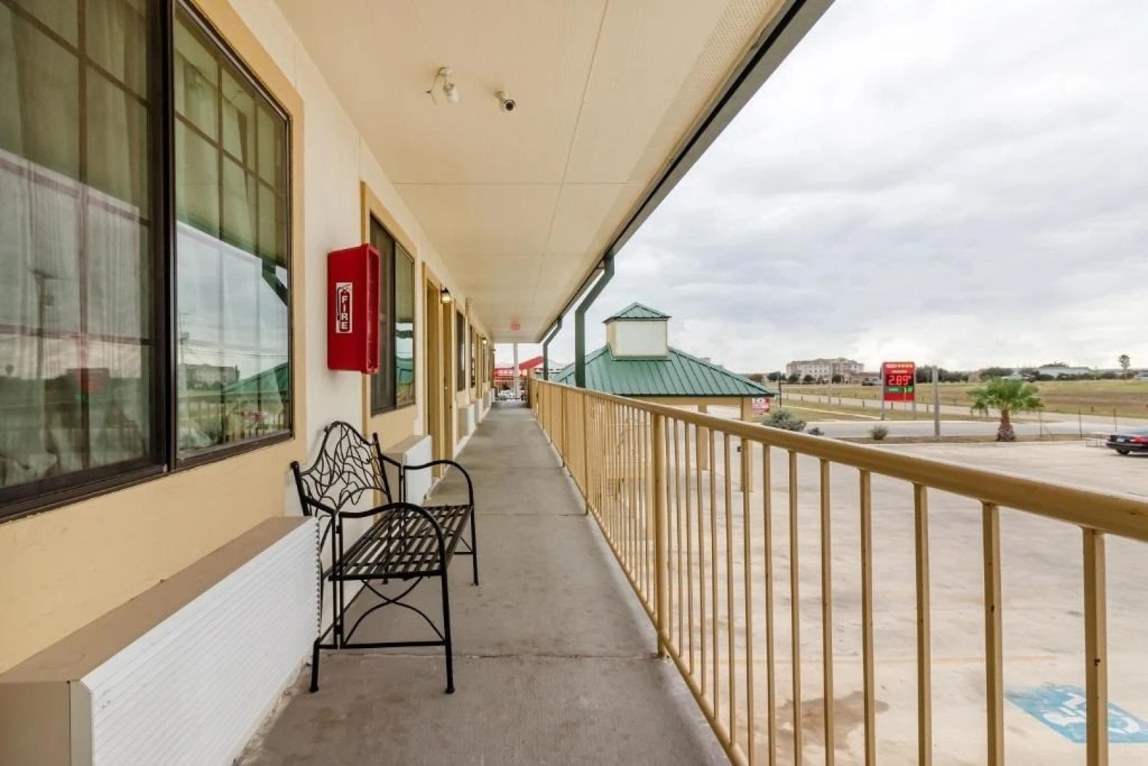 OYO Garden Inn and Suites Pearsall I-35 East