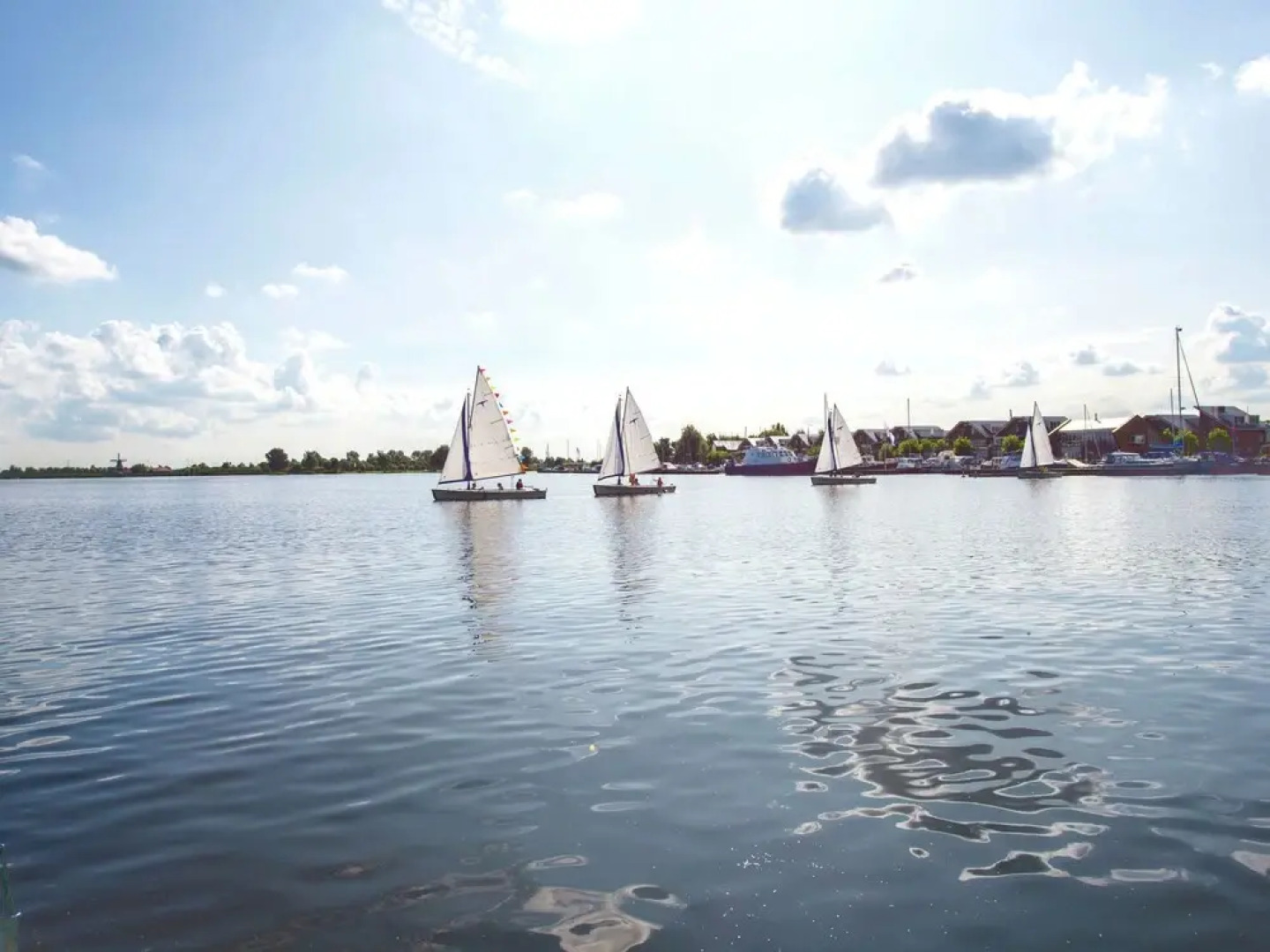 Tidy apartment with dishwasher, close to Amsterdam