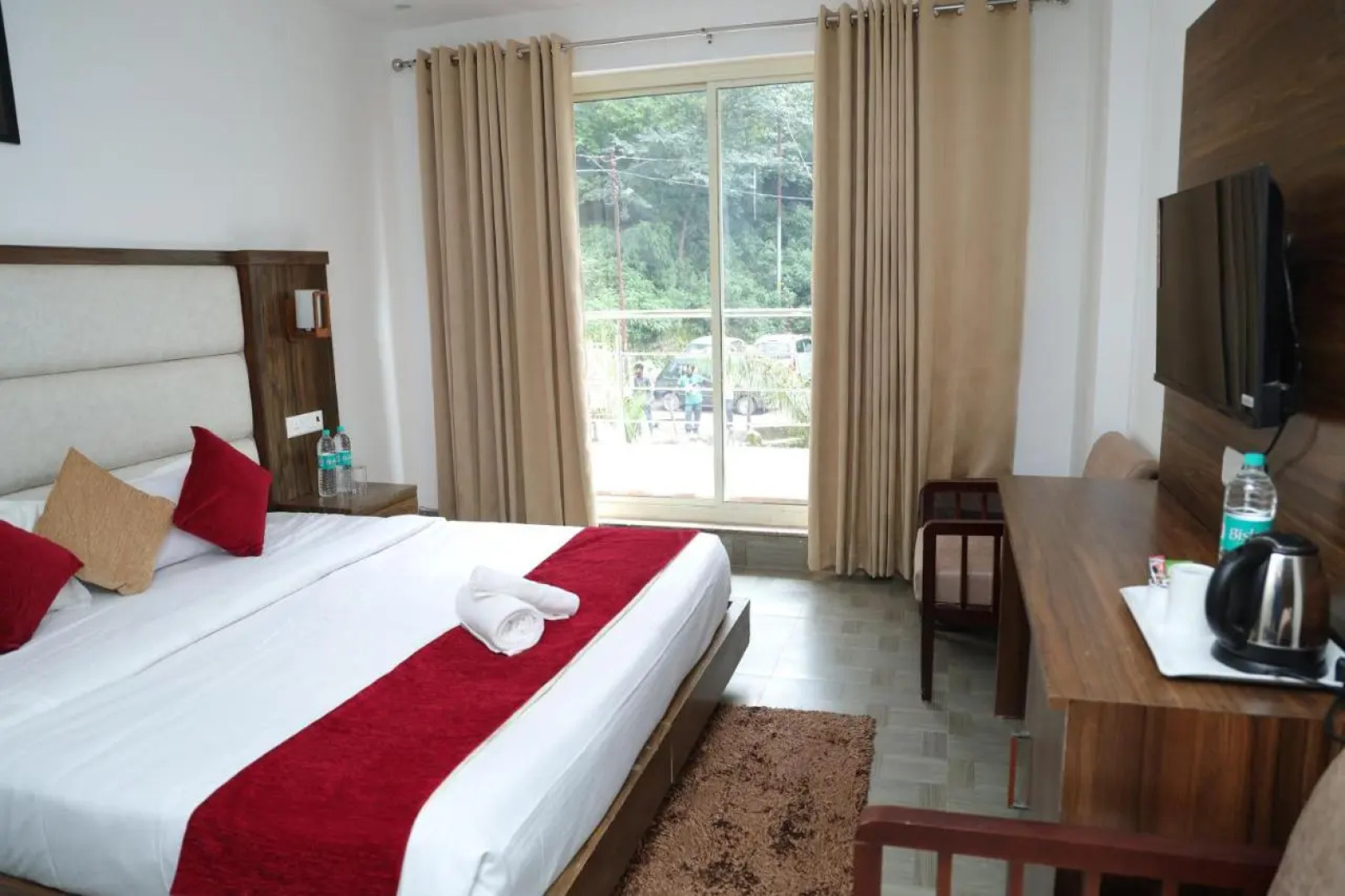 Aroha By Rishikesh - Swimming Pool & Spa