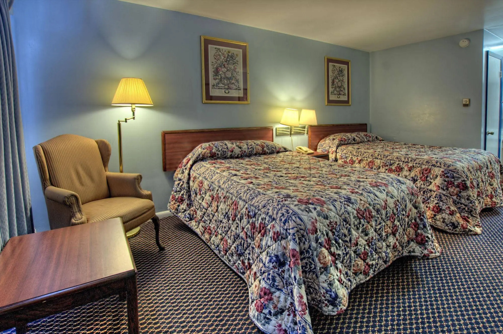 Budget Host Three Crowns Motor Lodge