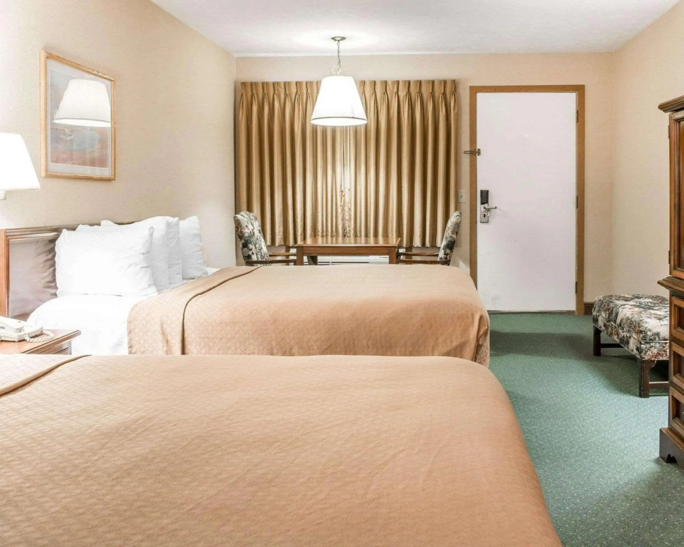 Quality Inn & Suites Mackinaw City Beachfront