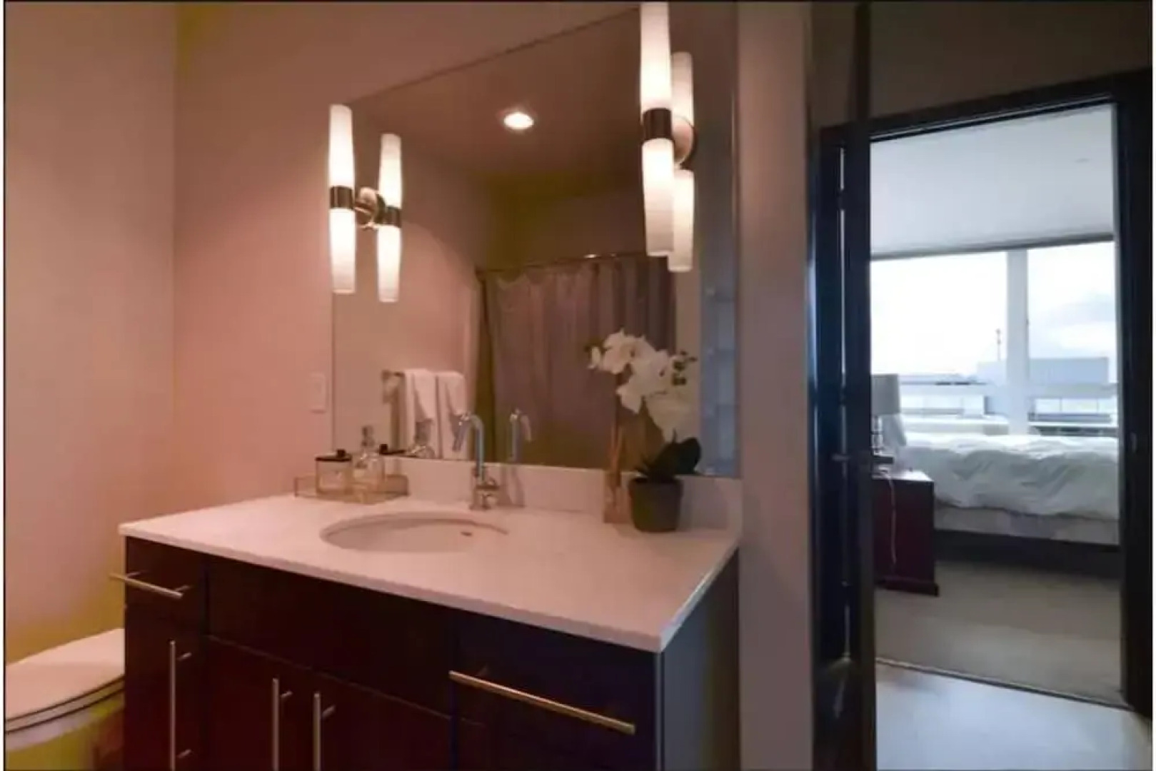 2bd2bath Waterfront Home in Hrt of SEA