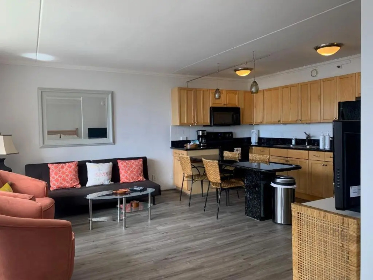 Waikiki Banyan 1812 Spacious Tropical Oasis