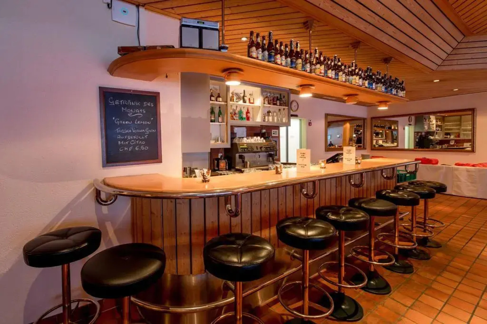 Hotel Sherlock Holmes & Khana Restaurant 200 m Gondola to Hasliberg Ski