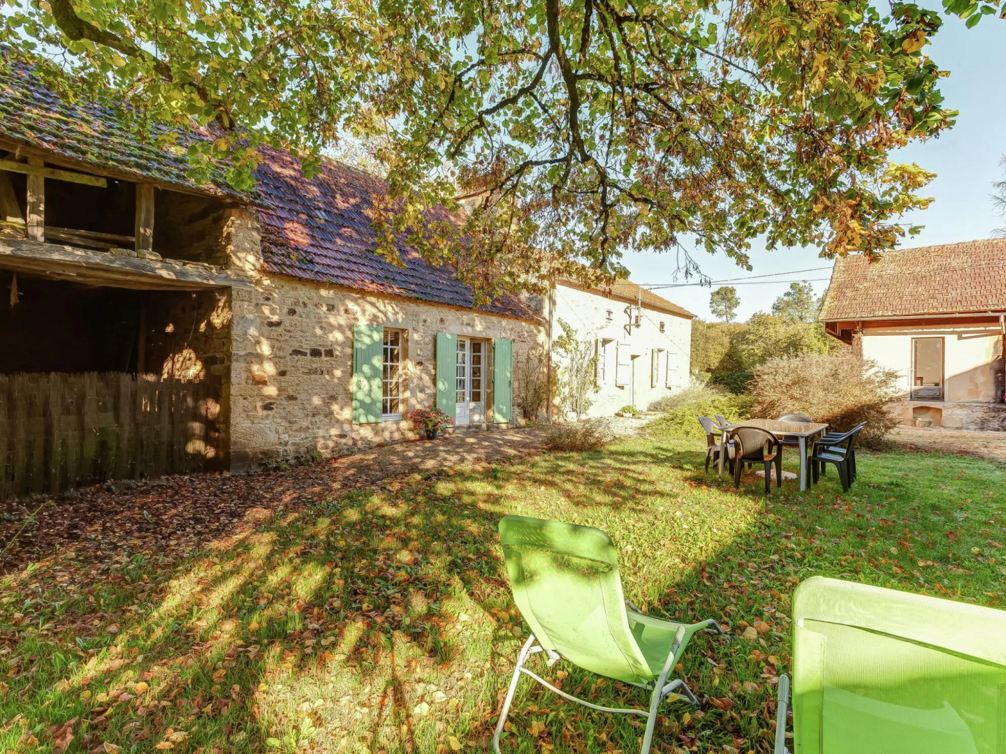 Rustic Holiday Home. In the Forest, Saint-caprais, 2 Bedrooms, 4 Person