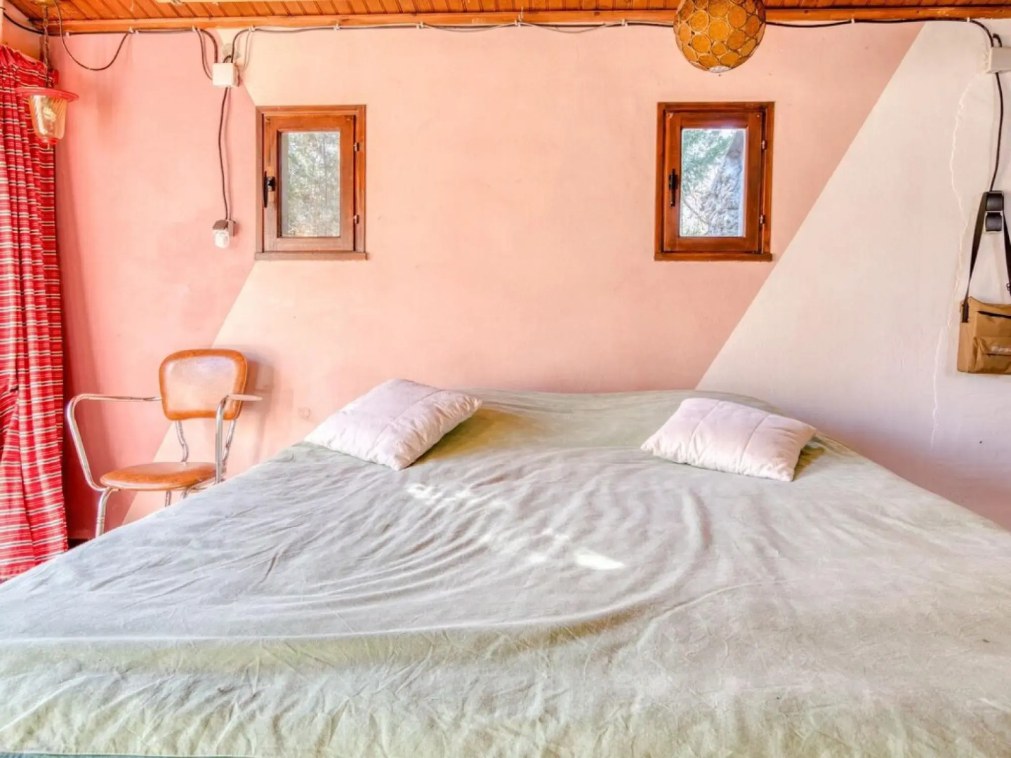 Beautiful Pet-friendly Villa in Régusse With Swimming Pool"