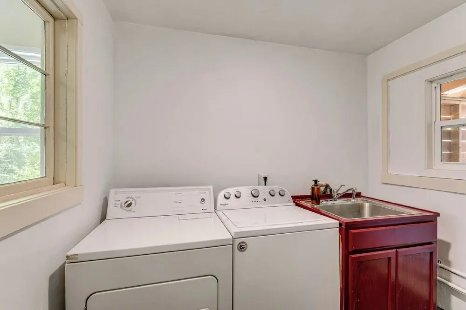 Wine Country Cottage in Historic Fiddletown!