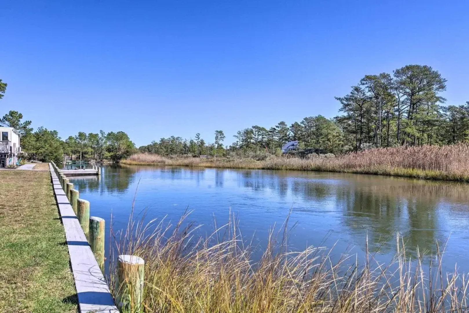 Quaint Chincoteague Island Hideaway w/ 2 Porches!