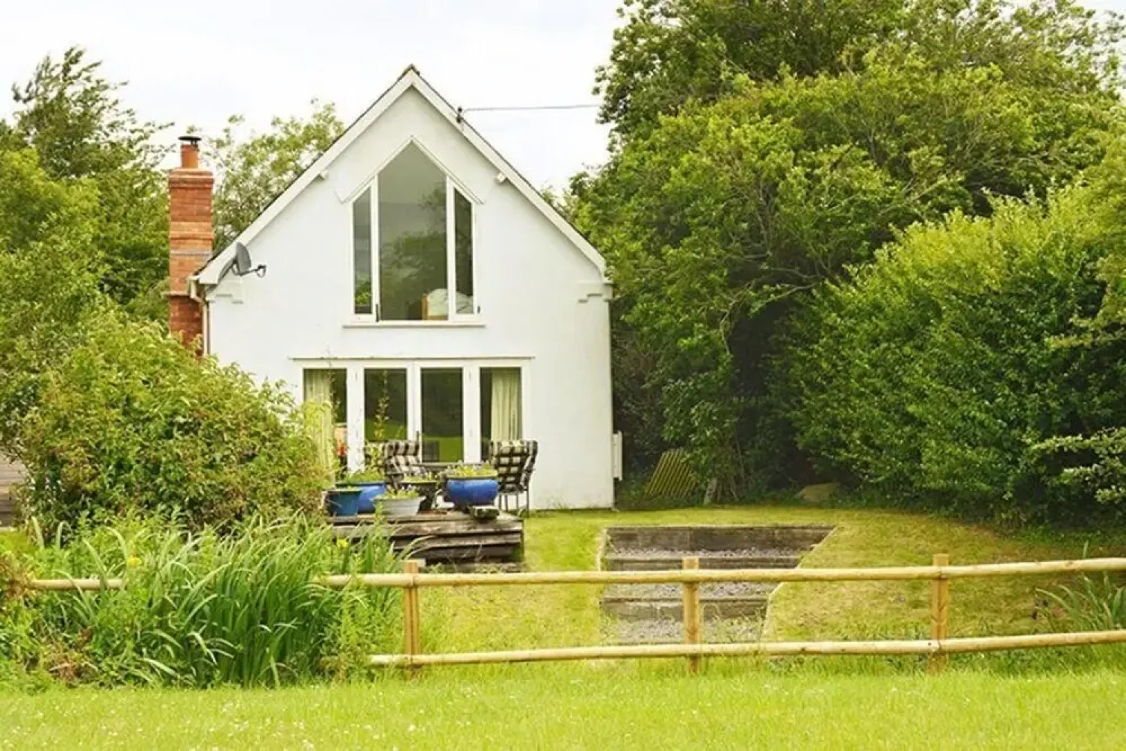 A pet-friendly converted chapel with charming features near Uffington