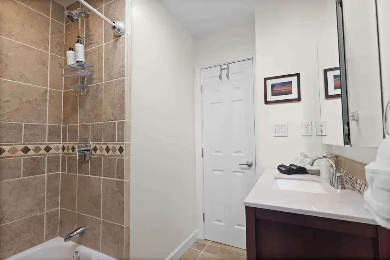 Entire 2-br Townhome Mins From Del Ray Old Town