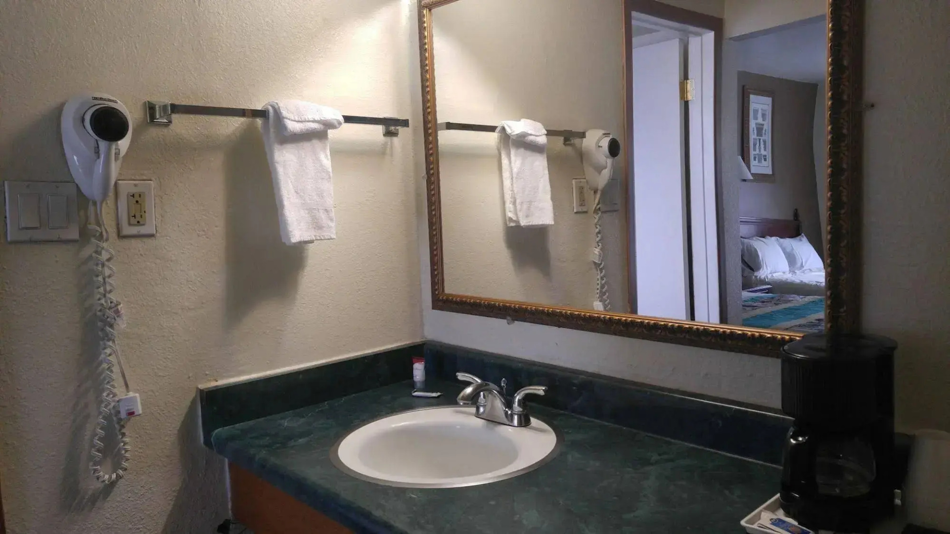 American Regency Inn