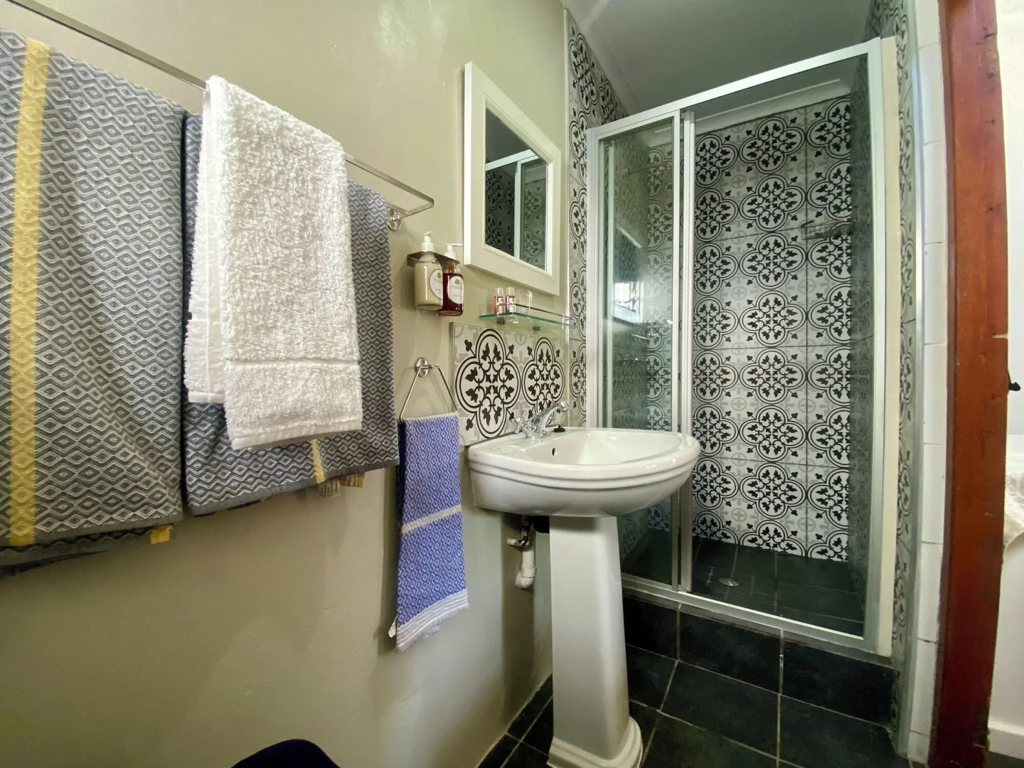 Bella Manga Country Escape