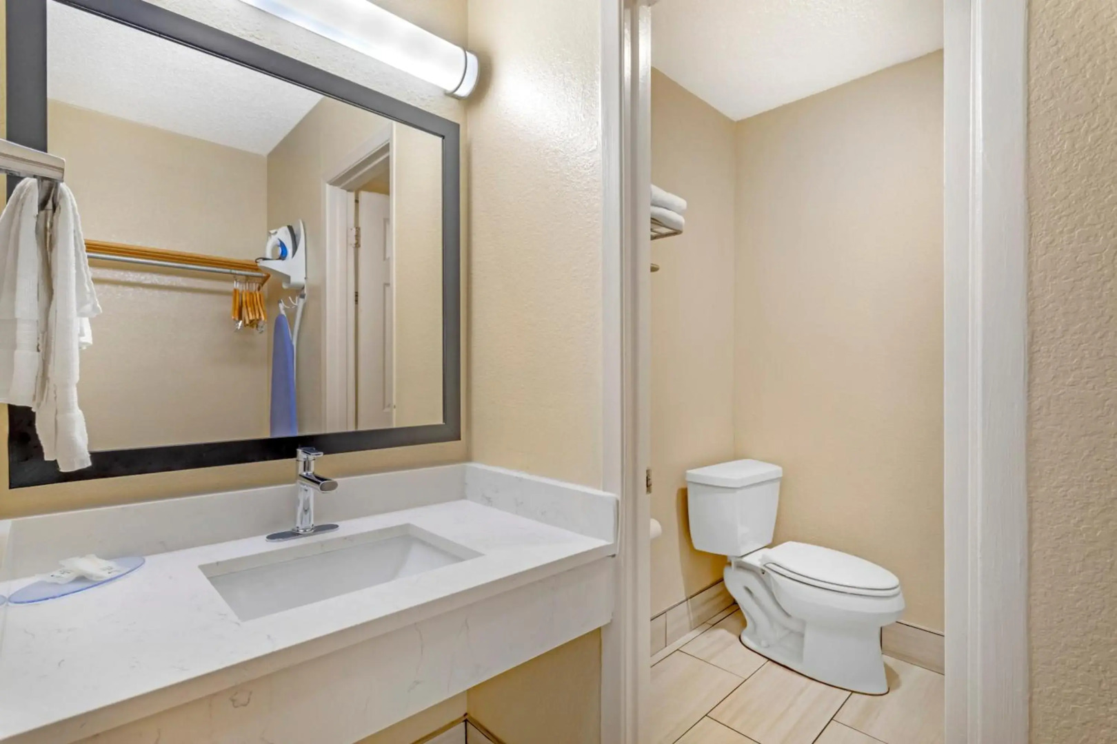 Econo Lodge Inn & Suites Gatlinburg at the Convention Center