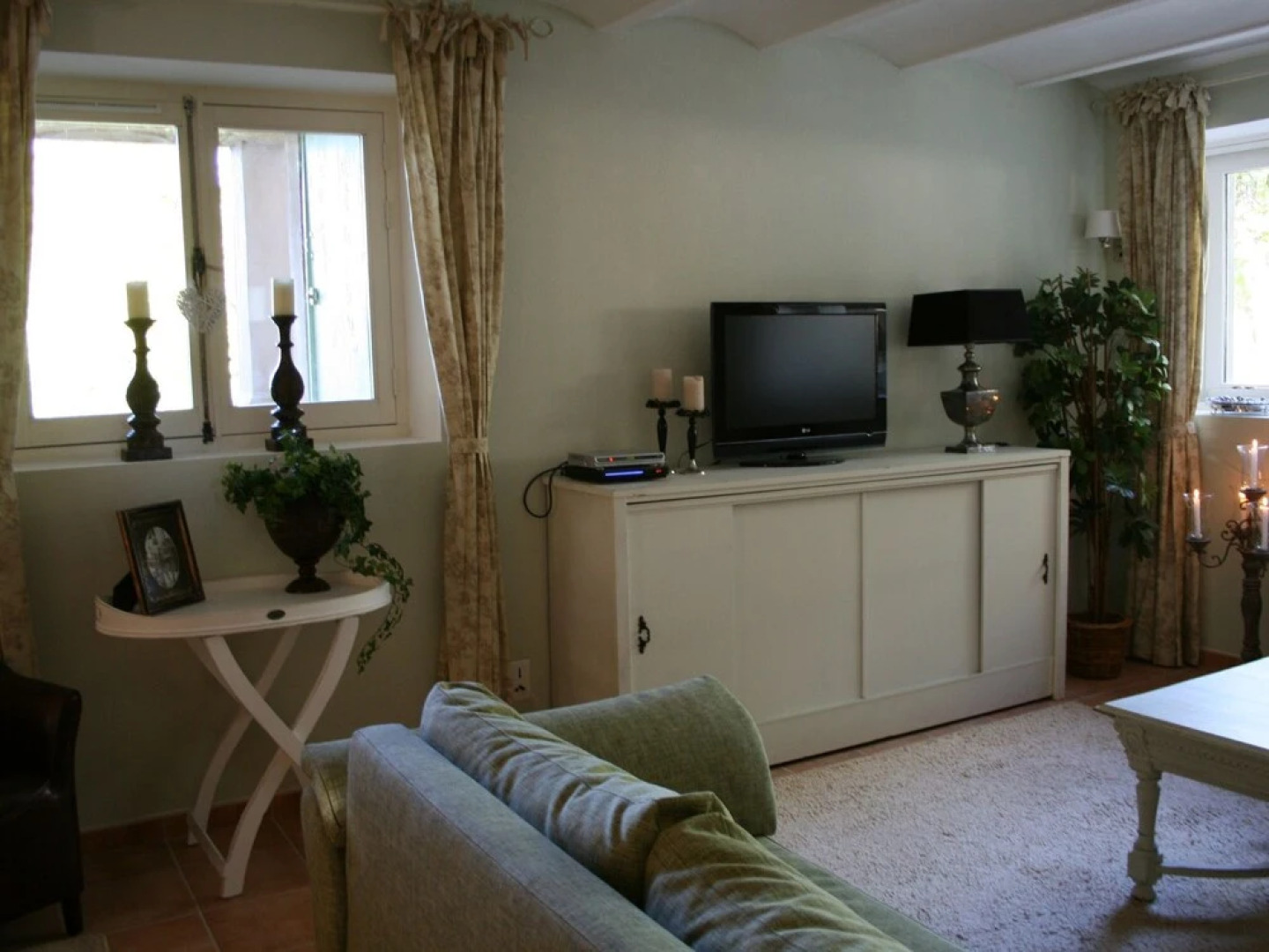 Spacious Villa in Drome with Swimming Pool