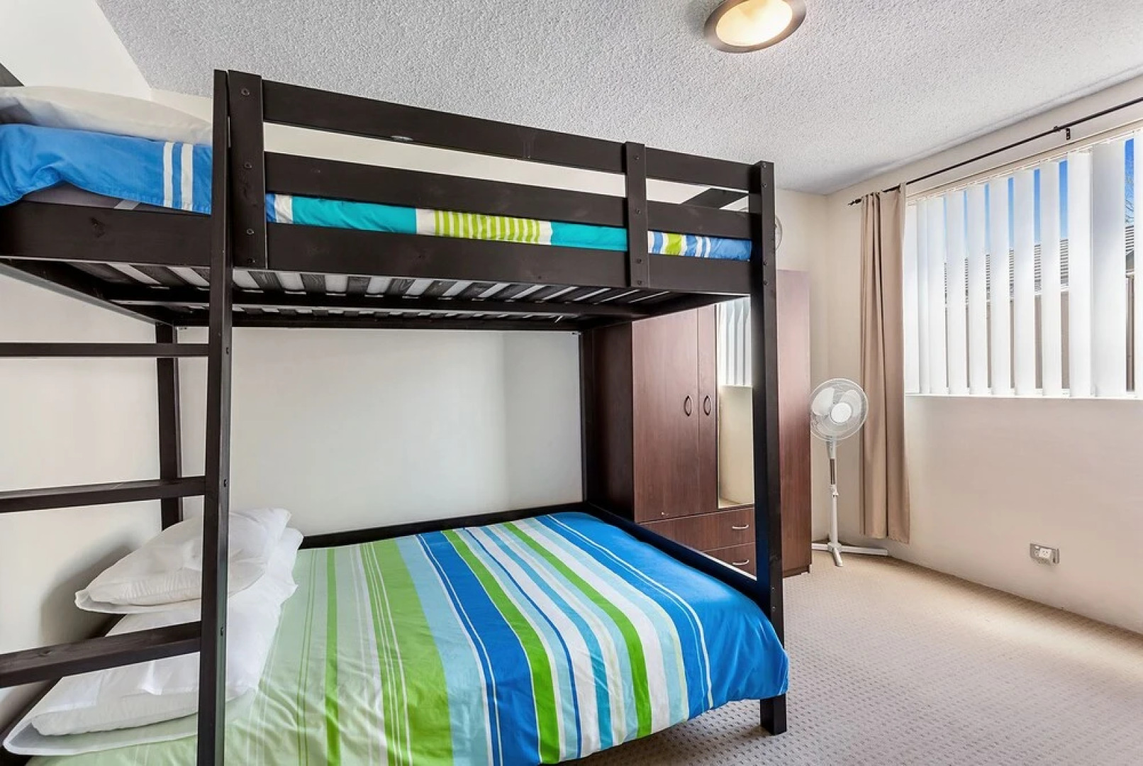 Sunset Court, Unit 1, 3 Resthaven Avenue