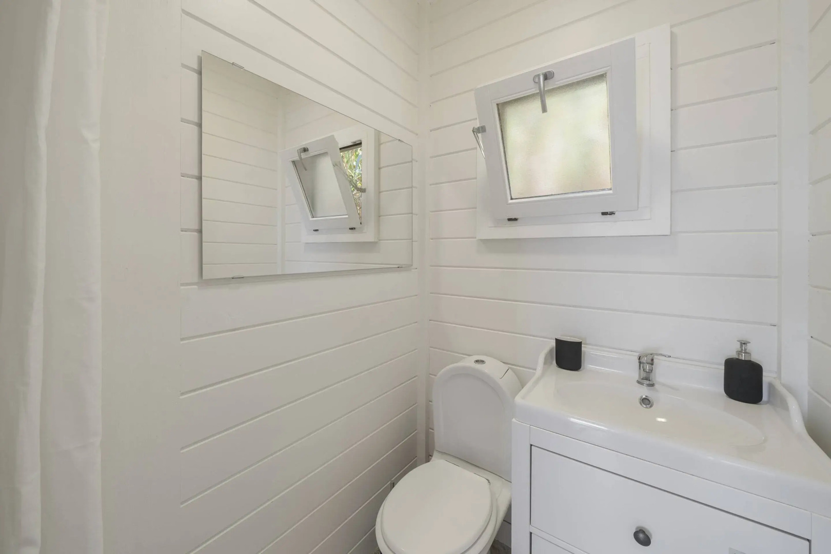 Casa da Rocha de Baixo by An Island Apart