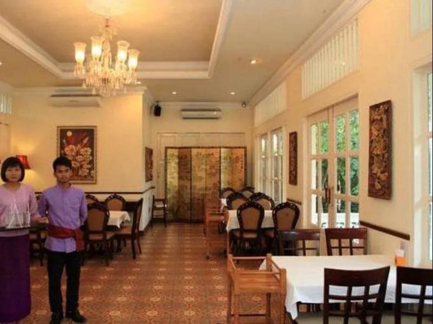 Aunruen Residence And Restaurant