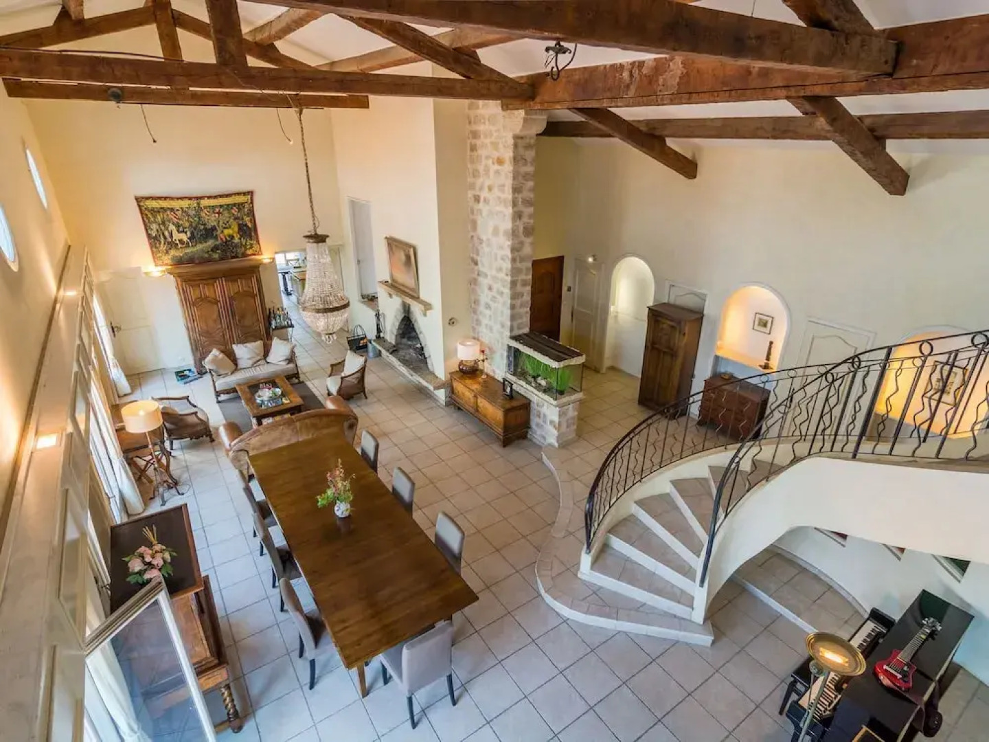 Spacious Villa in La Gaude With Swimming Pool