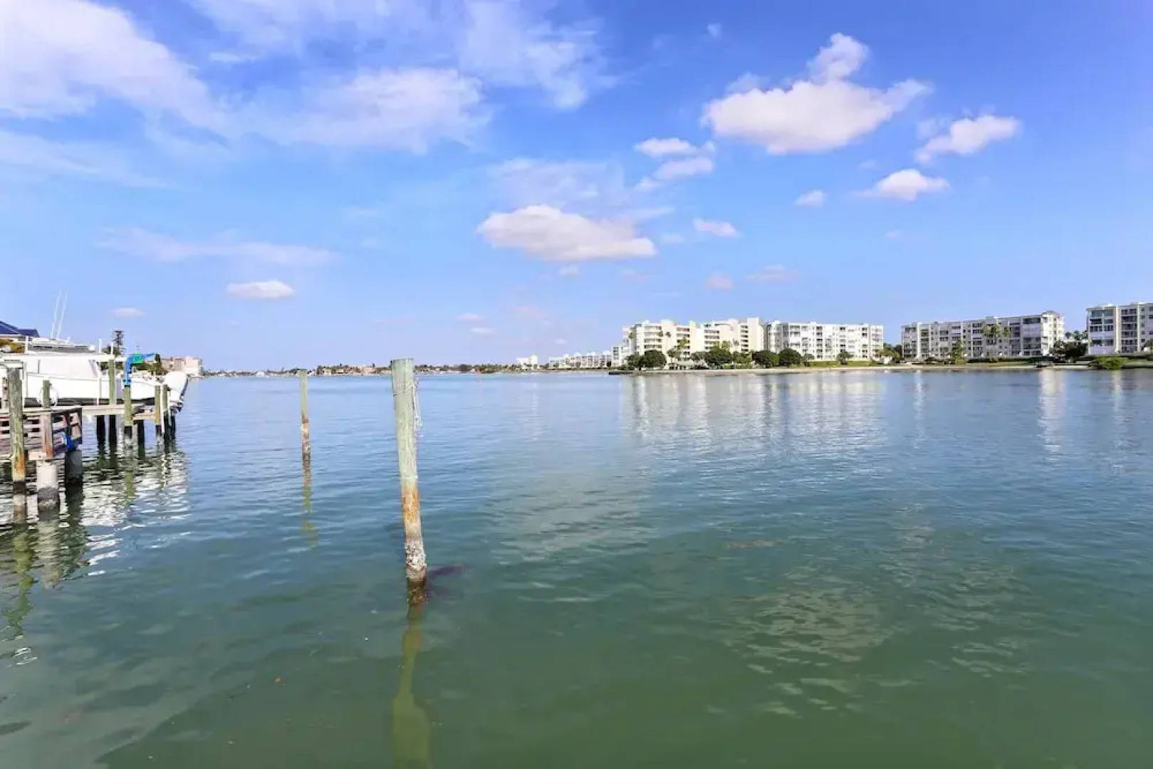 Bay Front Duplex 2br, Fishing Dock - Walk to Beach!