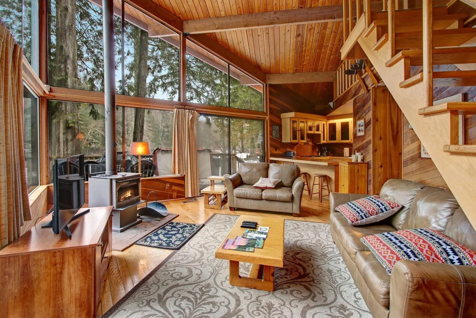 Rustic River Paradise - One Bedroom Cabin with Hot Tub