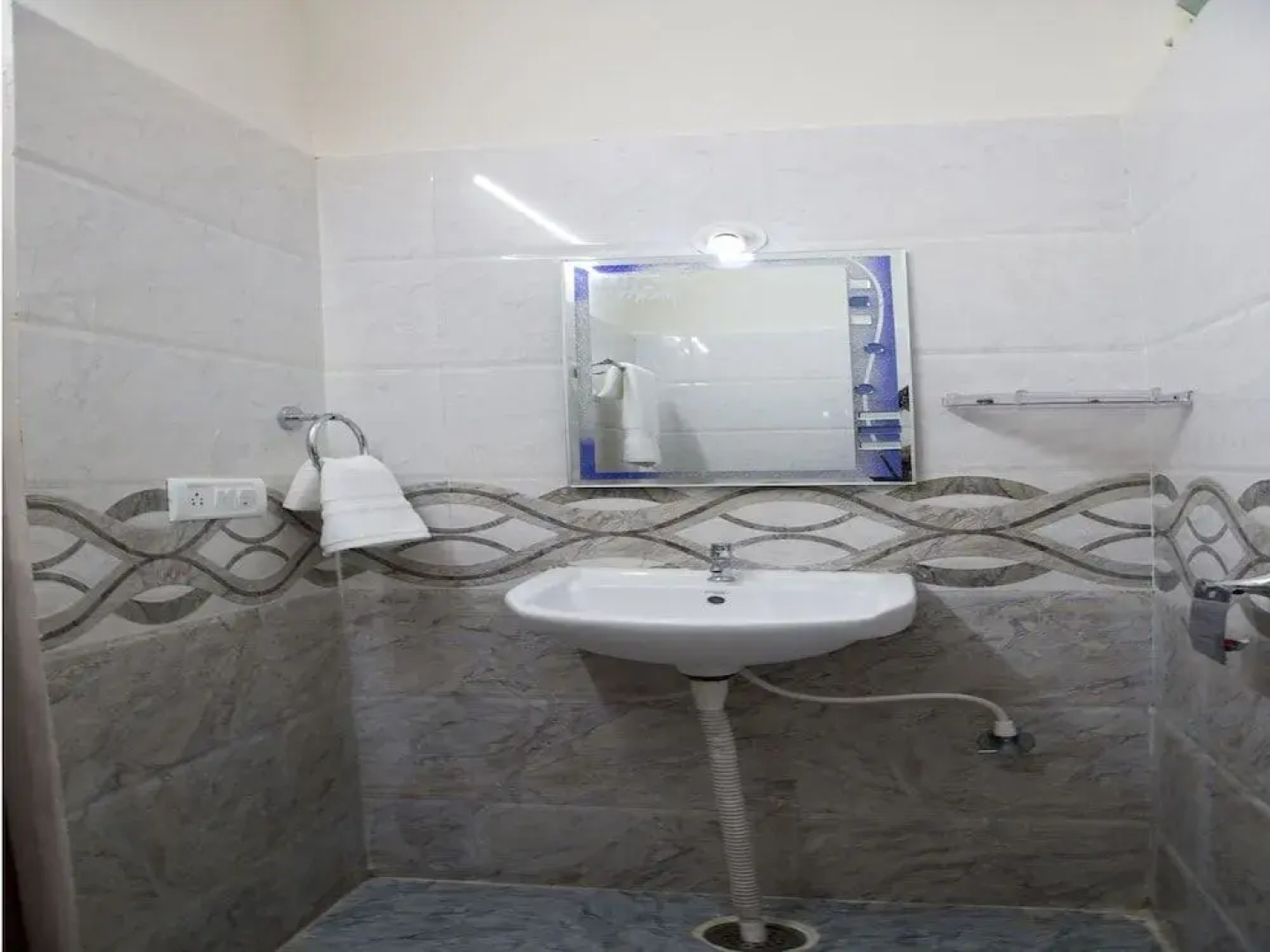 OYO 9248 Hotel Shrinidhi