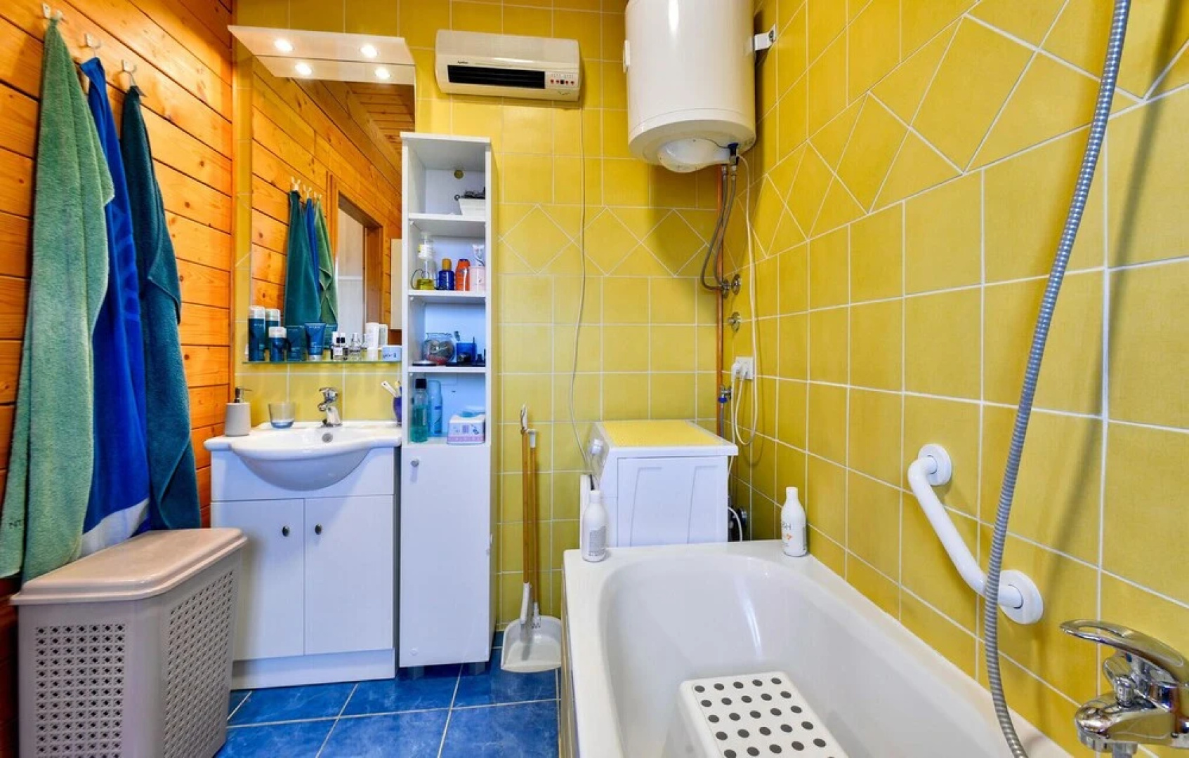 Beautiful Home in Paruzevina With Jacuzzi, Wifi and 1 Bedrooms