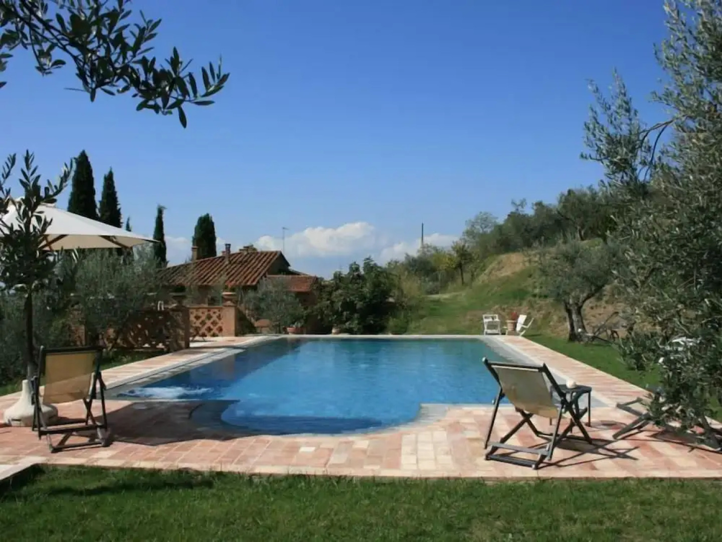 Wonderful Private Villa With Wifi, Private Pool, TV, Terrace, Pets Allowed, Parking, Close to Arezzo