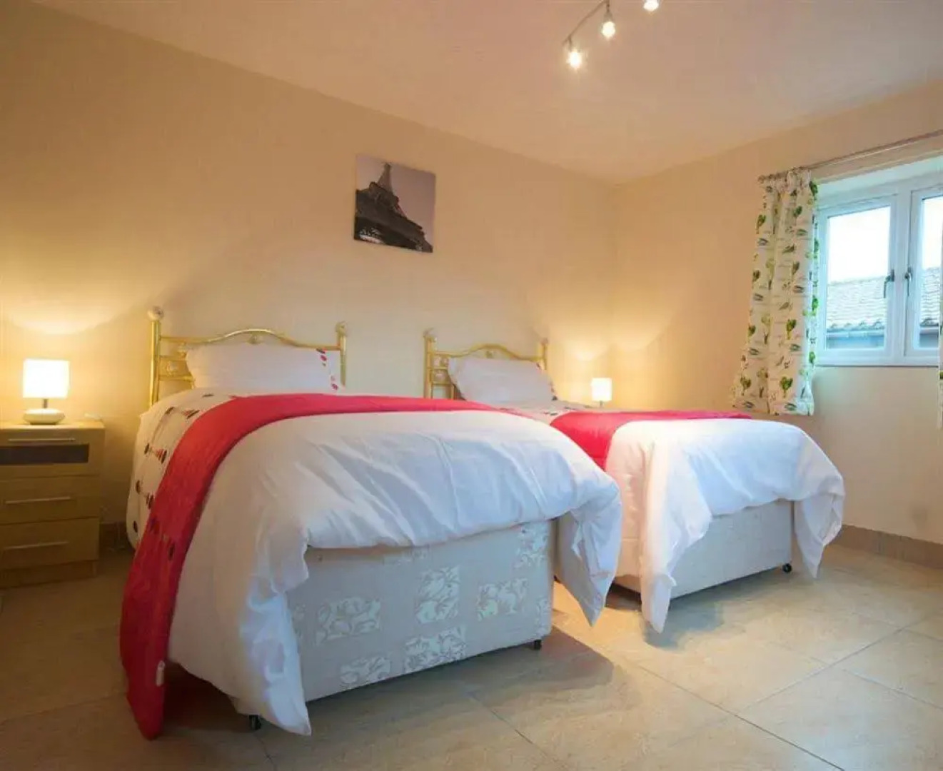 Treetops Cottages & Spa