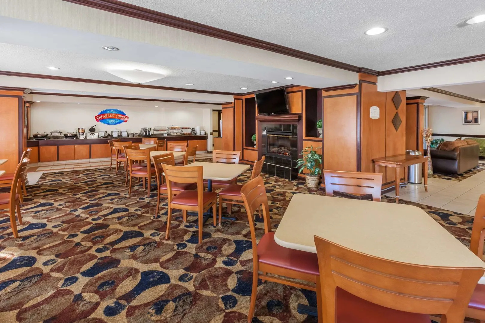 HomeTowne Studios by Red Roof Auburn Hills