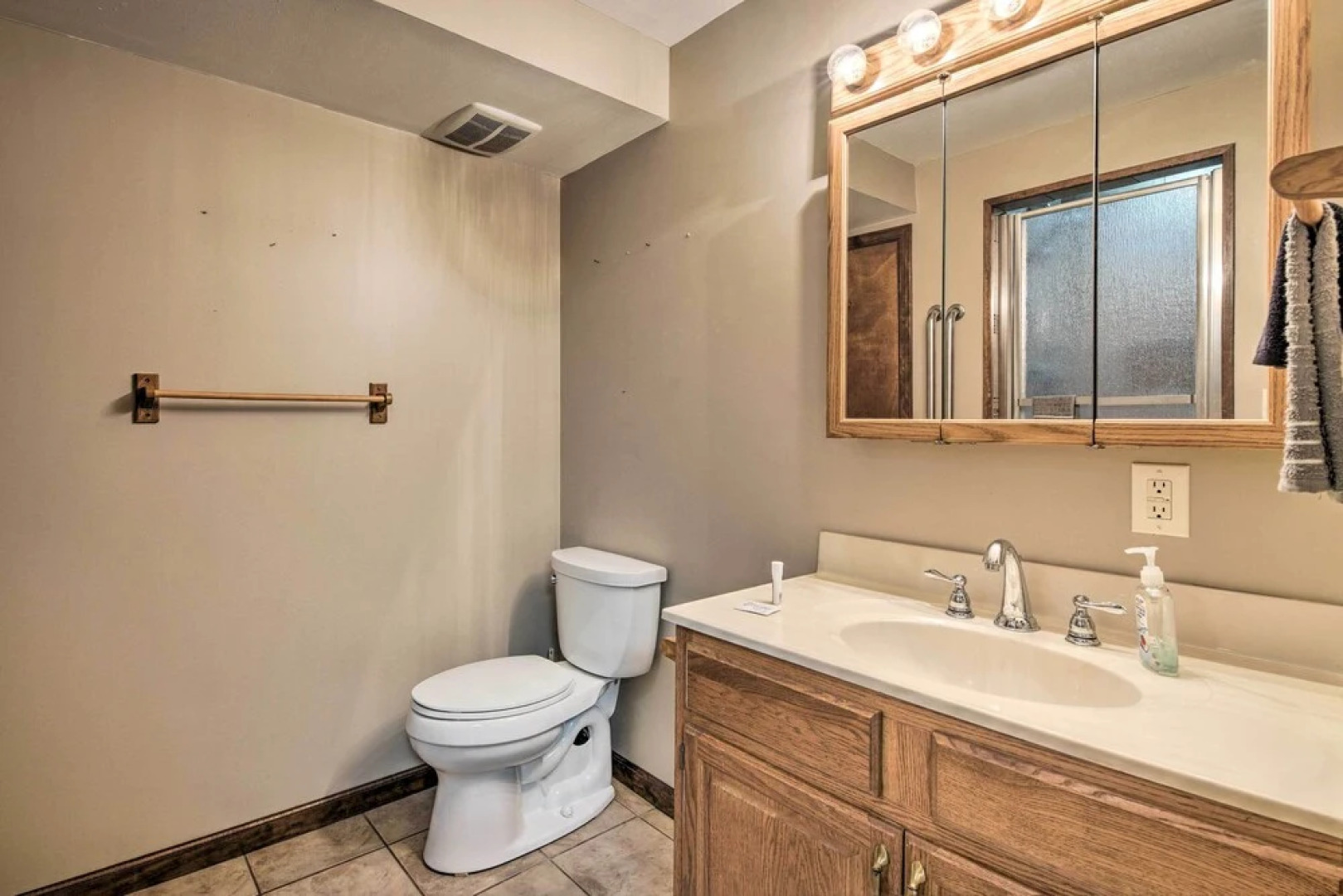 Lakeside Abode: 13 Mi to Silver Dollar City!