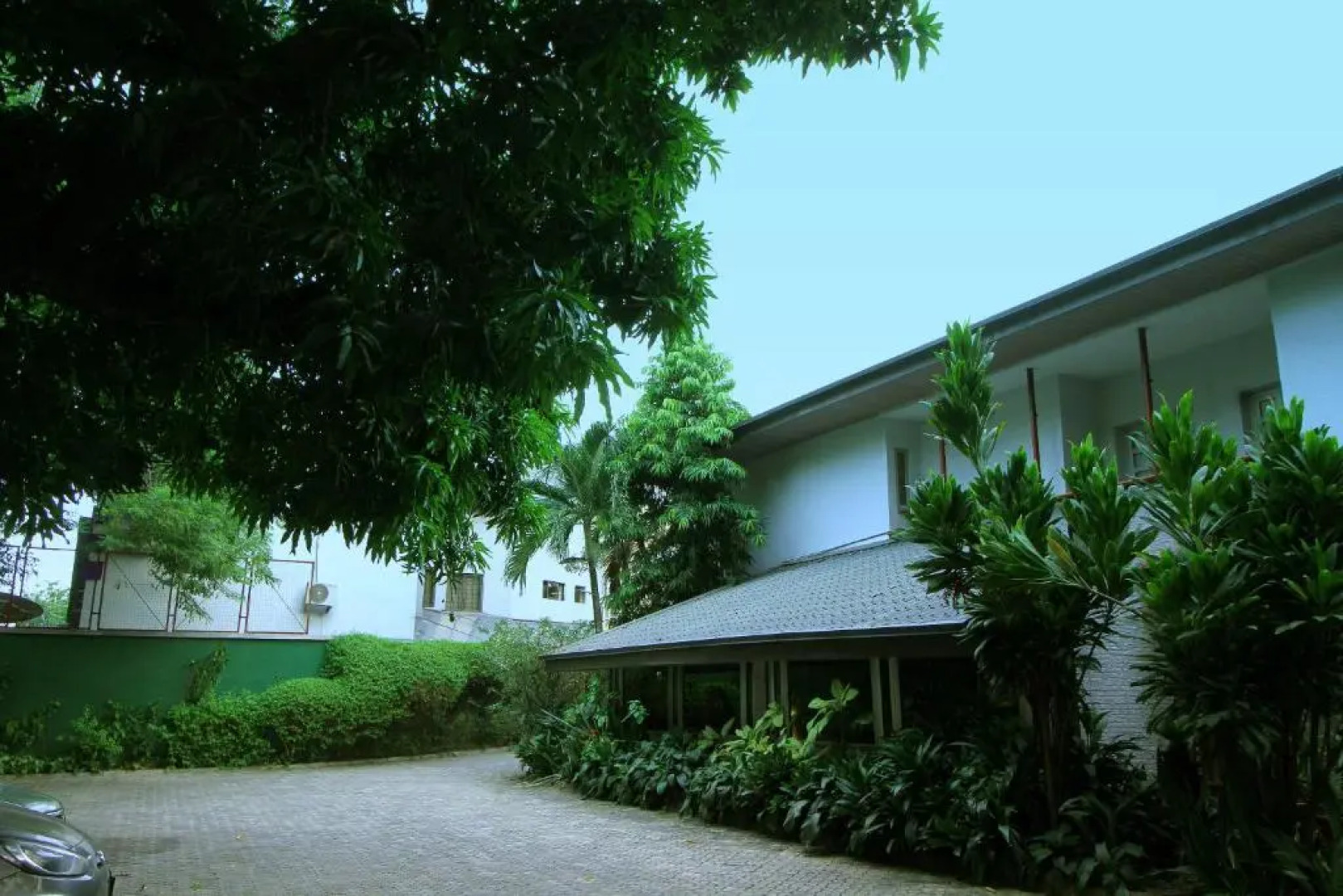 La Cour Hotels and Apartments Glover