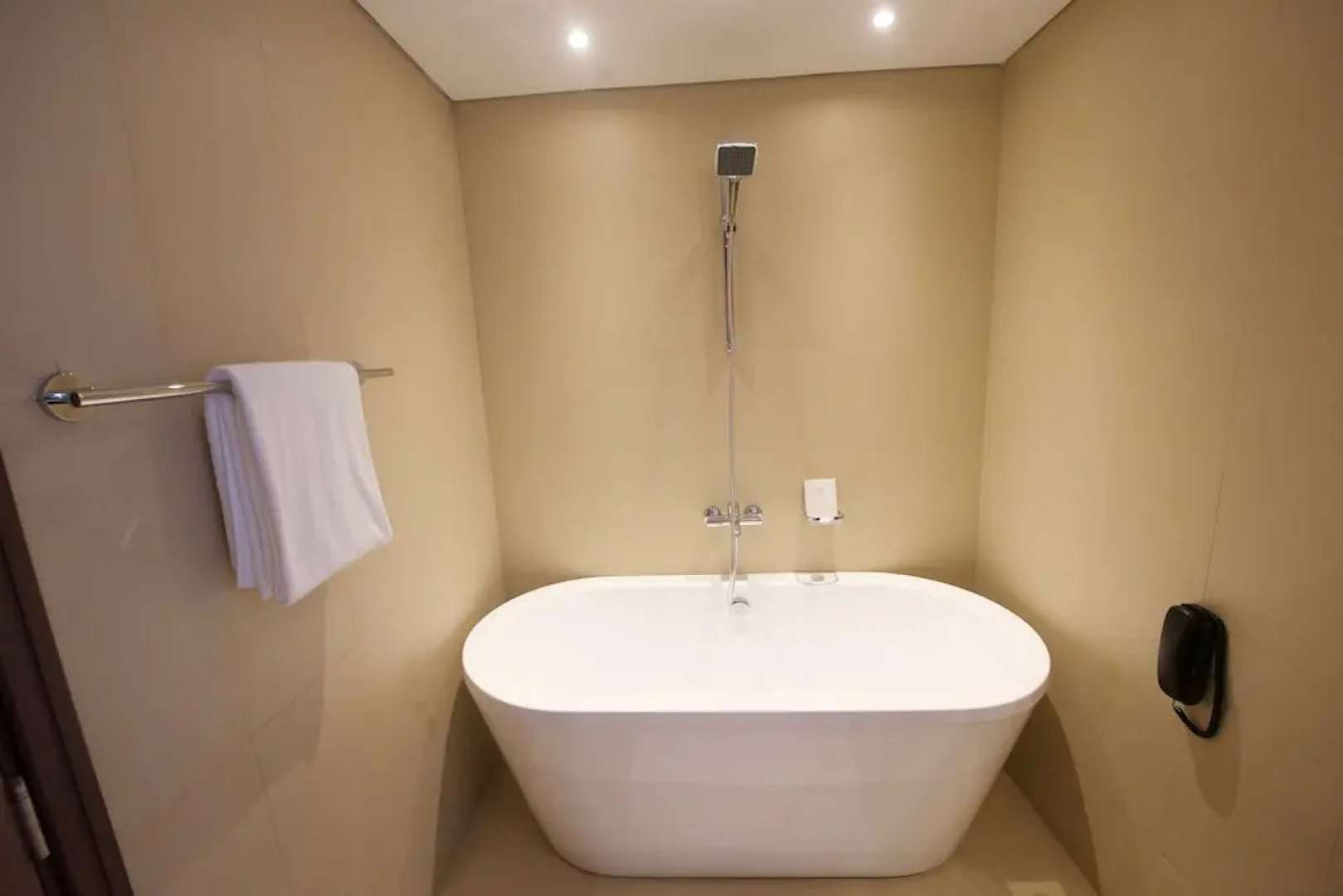 Carnelian Glory Bower Hotels