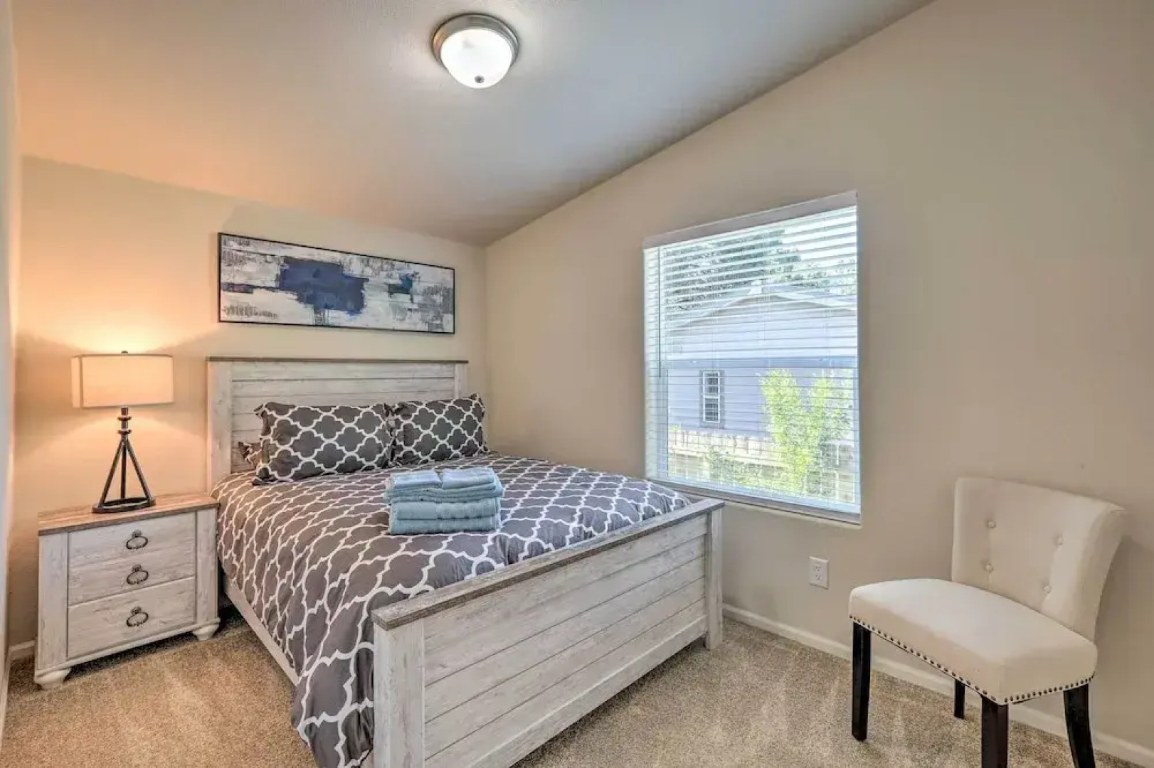 Bright & Modern Flagstaff Cottage Escape!