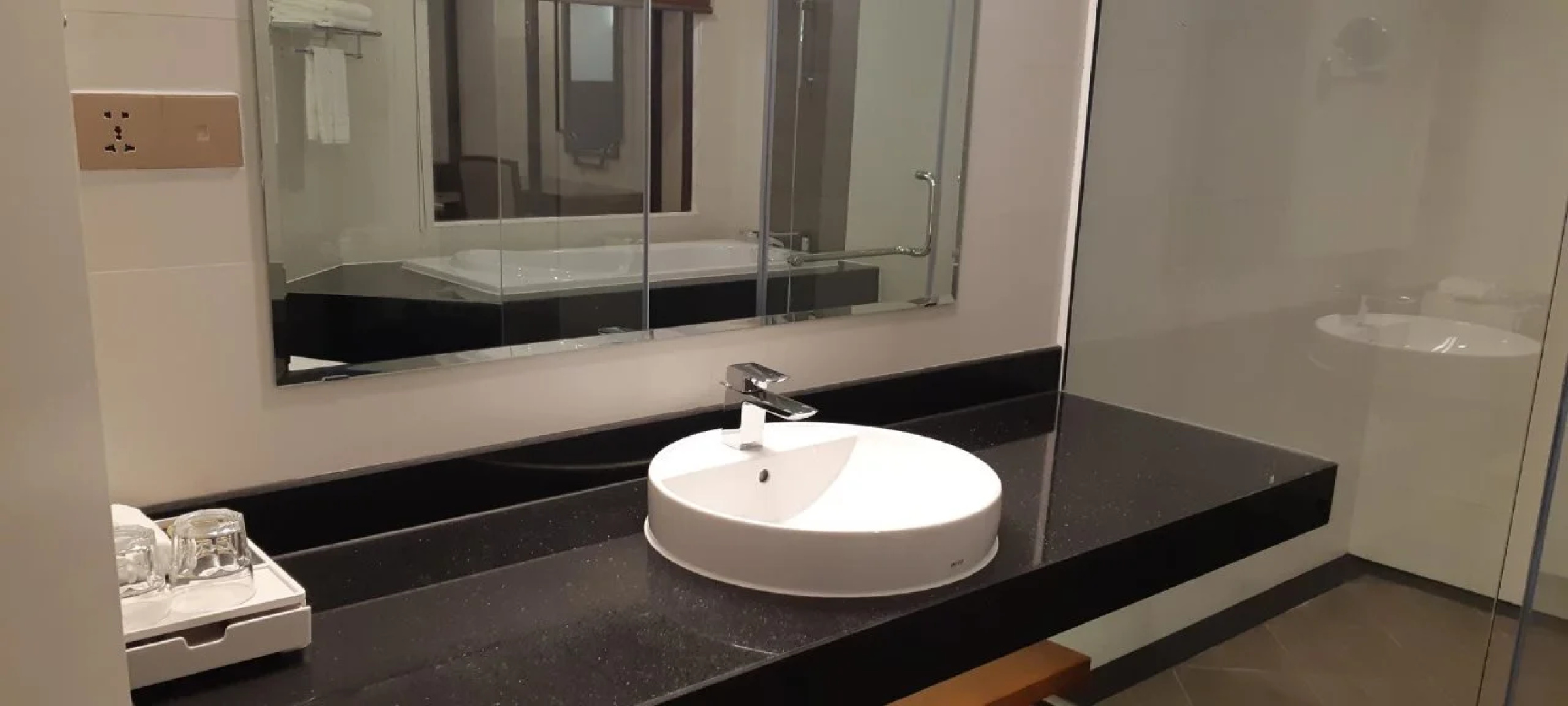 Duc Huy Grand Hotel & Spa